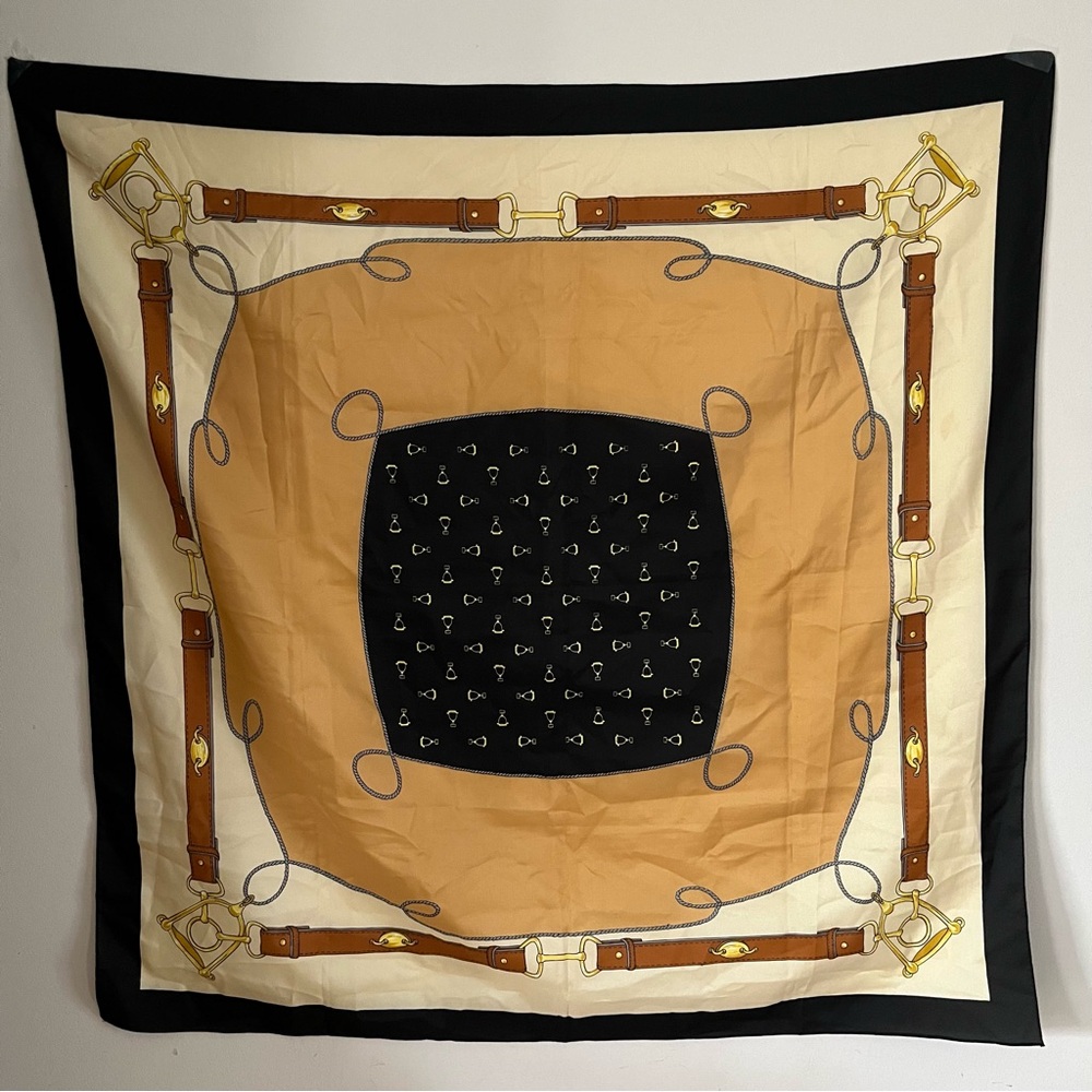 2/25$ 🪽 Elegant Tan and Black Scarf with Equestrian Design